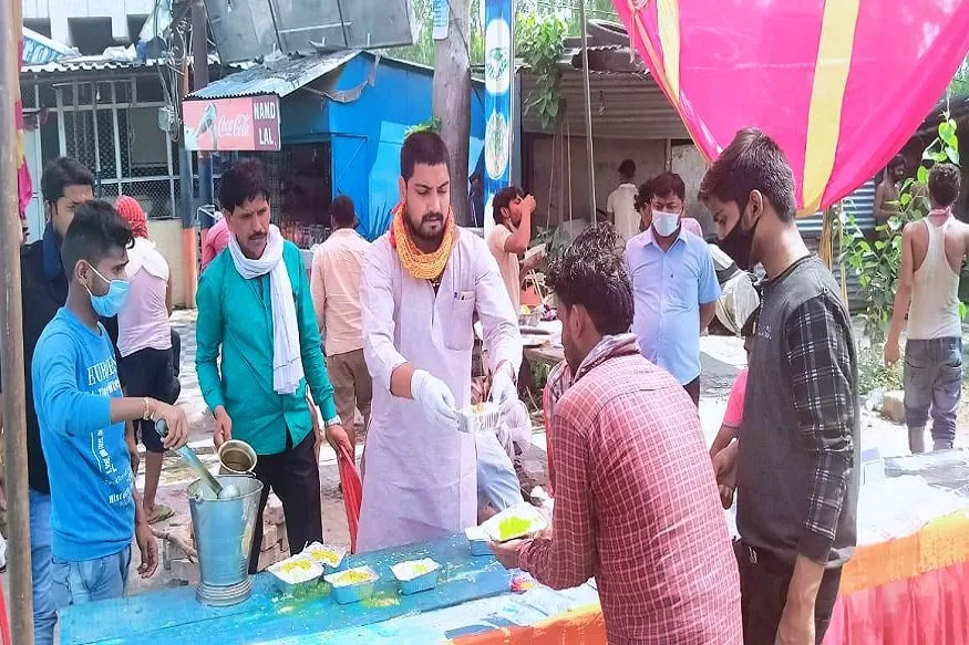 सदर विधायक दयाराम की पहल पर मोदी किचन से श्रमिकों को करा रहे हैं भोजन