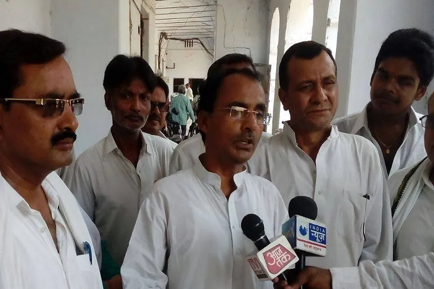 महानगरों से आ रहे श्रमिकों का पंजीकरण कराये सरकार- देवेन्द्र श्रीवास्तव