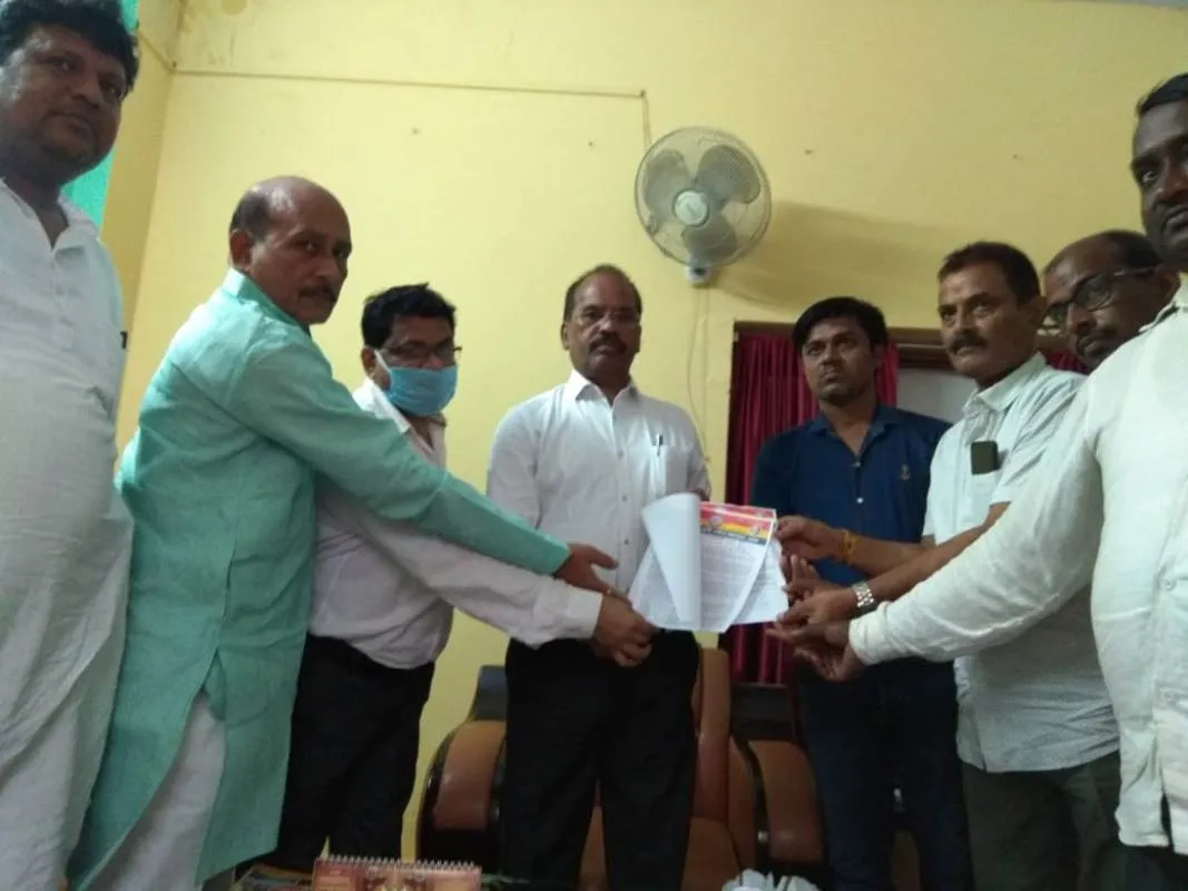 उत्पीड़न के विरोध में कूर्मि क्षत्रिय महासभा ने विधायक दयाराम चौधरी को सौंपा ज्ञापन