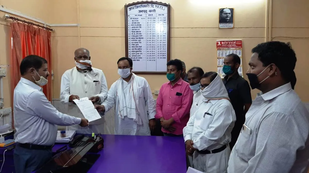 श्रमिकों को घर पहुंचाने के लिये कांग्रेस ने लगाया 1 हजार बस, अनुमति के लिये सौंपा ज्ञापन