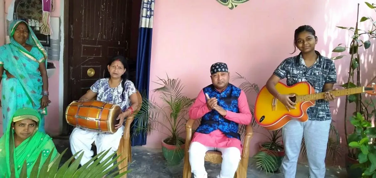 लॉक डाउन में भजन संसार से सेवा में जुटा अविनाश का परिवार