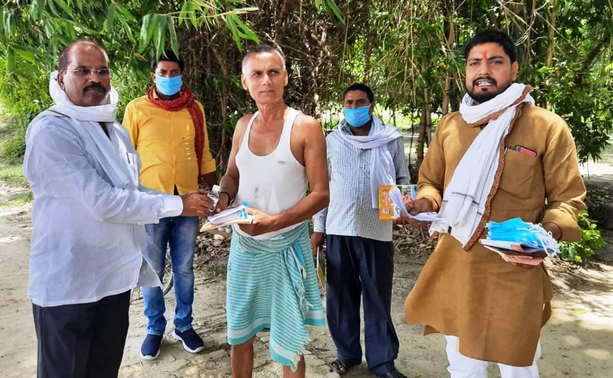घर-घर पहुंचे विधायक दयाराम चौधरी, दिया कोरोना से बचाव की जानकारी