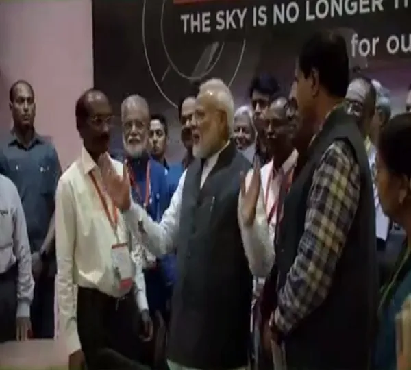 Chandrayaan 2 के लैंडर विक्रम से टूटा संपर्क : ISRO, पीएम बोले- Hope For The Best