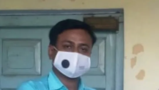 सपा नेता शिबलू पाण्डेय ने जरूरतमंदों में बांटे खाद्यान्न