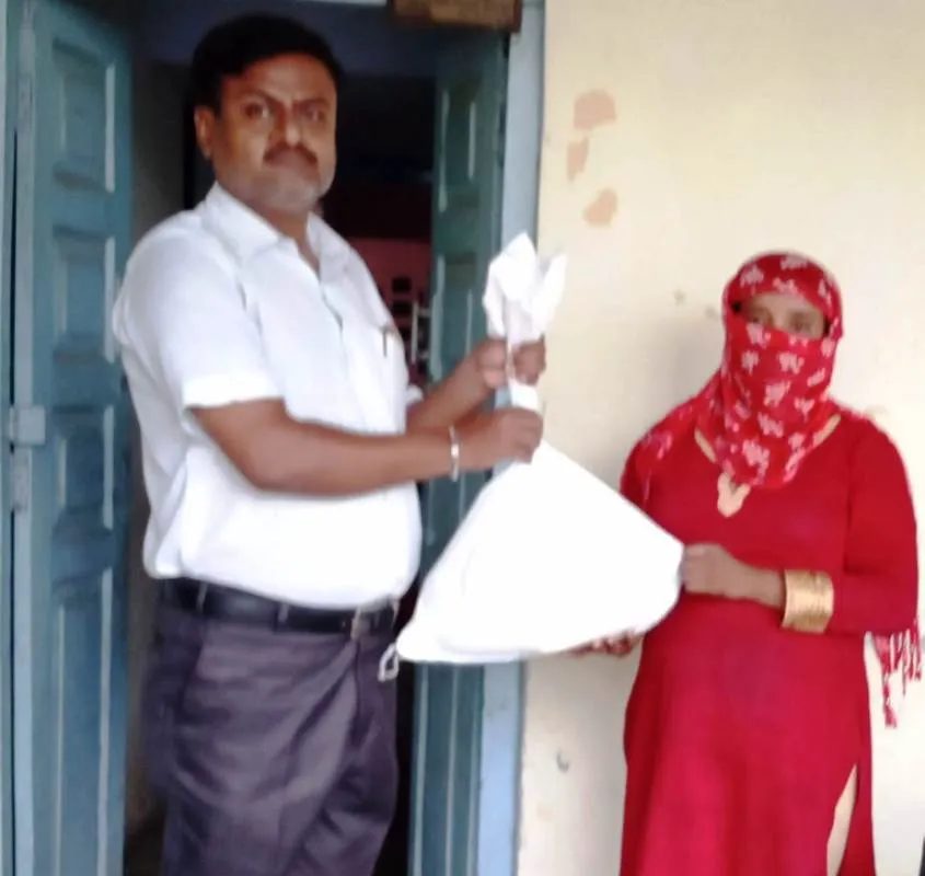 सपा नेता शिबलू ने जरूरतमंदों में वितरित किया राहत किट