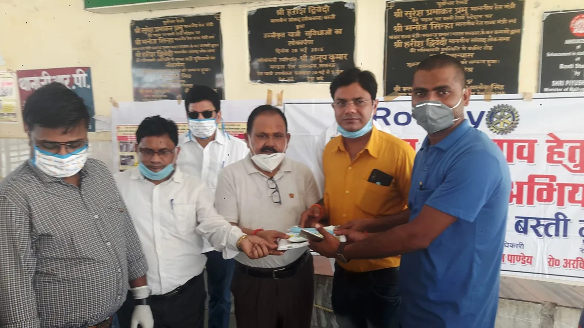रोटरी क्लब ग्रेटर ने कोरोना यौद्धाओं में वितरित किया मास्क, सेनेटाइजर, गमछा, जागरूकता पत्रक