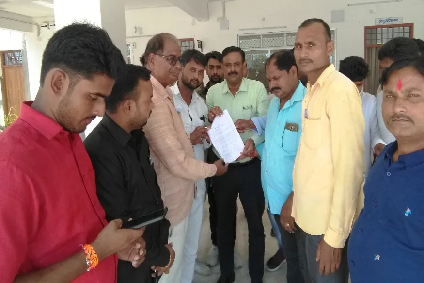 अश्लील गीत गाने वाले मोनू के गिरफ्तारी की मांगः SLF ने सौंपा ज्ञापन