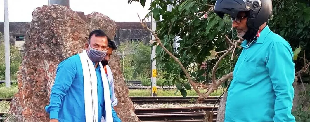 भाजपा नगर अध्यक्ष ने जरूरतमंदों को कराया भोजन, दिया आर्थिक सहयोग