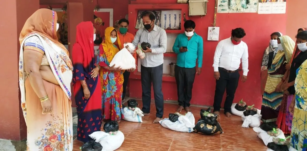 सोशल क्लब ने 35 जरूरतमंद परिवारों में किया राहत सामग्री का वितरण