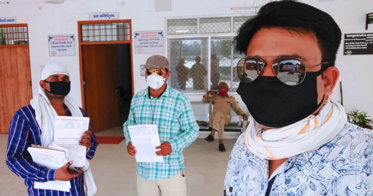 परिषदीय शिक्षकों ने ज्ञापन सौंपकर किया सेवानिवृत्त शिक्षकों के देयक भुगतान की मांग