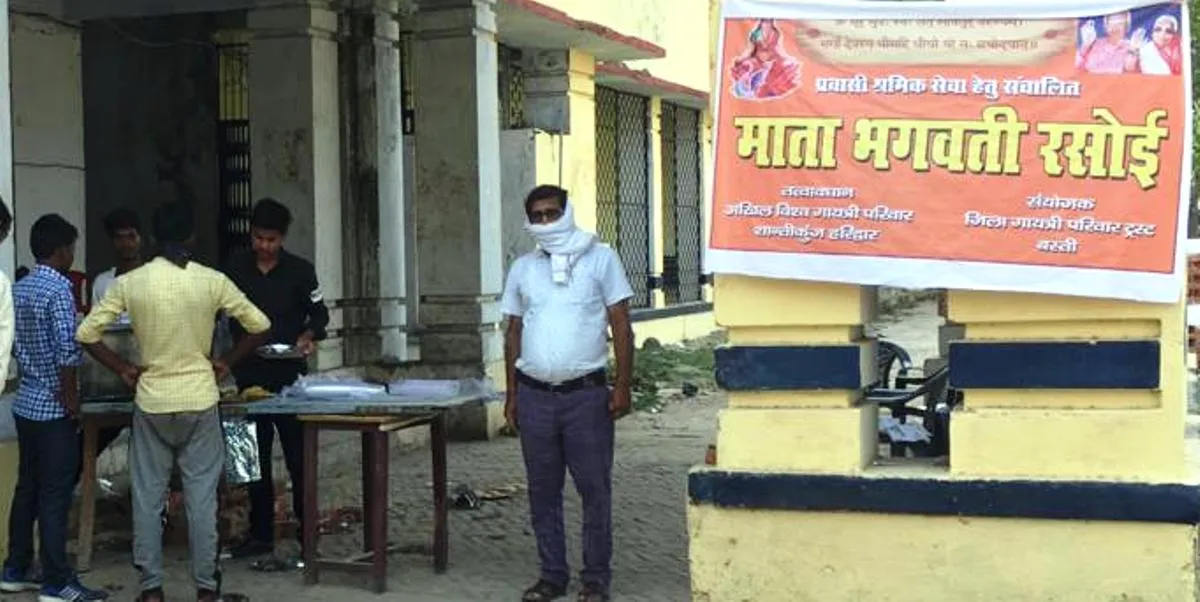 मां भगवती रसोई के द्वारा श्रमिकों को करा रहे हैं भोजन