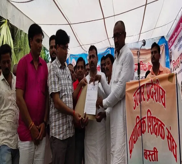 Basti में 260 शिक्षकों ने अतिरिक्त प्रभार से दिया त्याग पत्र, 11 से धरने की घोषणा