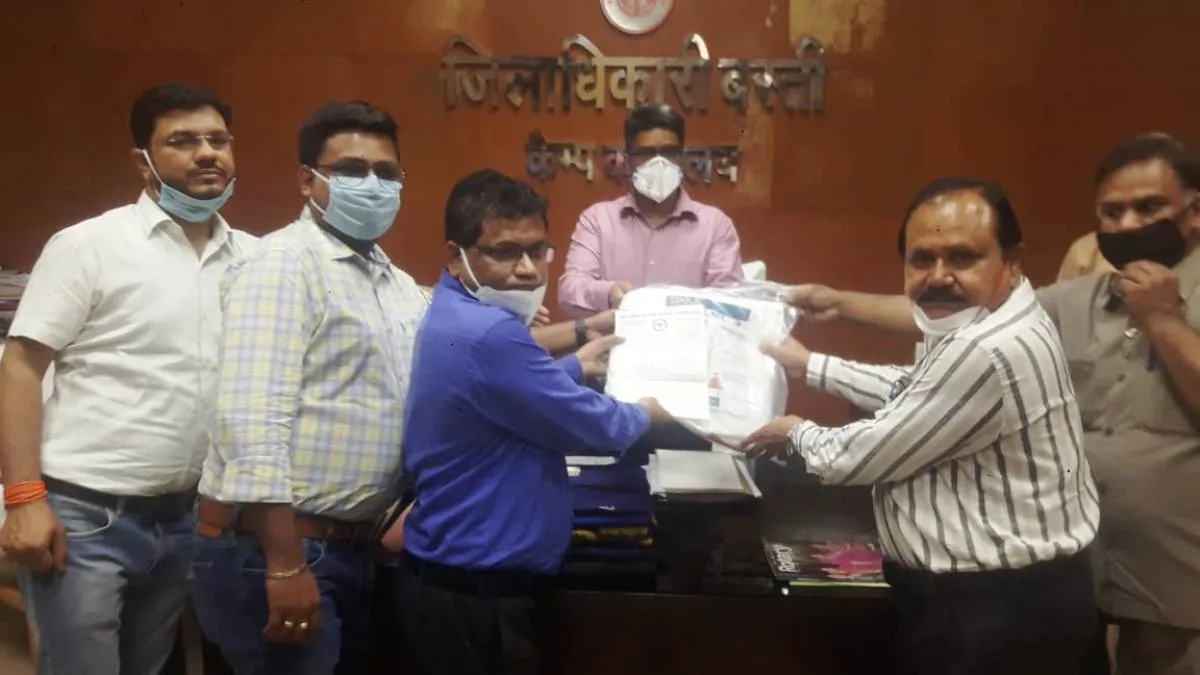 रोटरी क्लब ग्रेटर ने डीएम को सौंपा 100 पीपीई किट