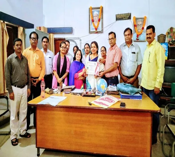 टीचर्स डे की पूर्व संध्या पर सम्मानित हुए शिक्षक