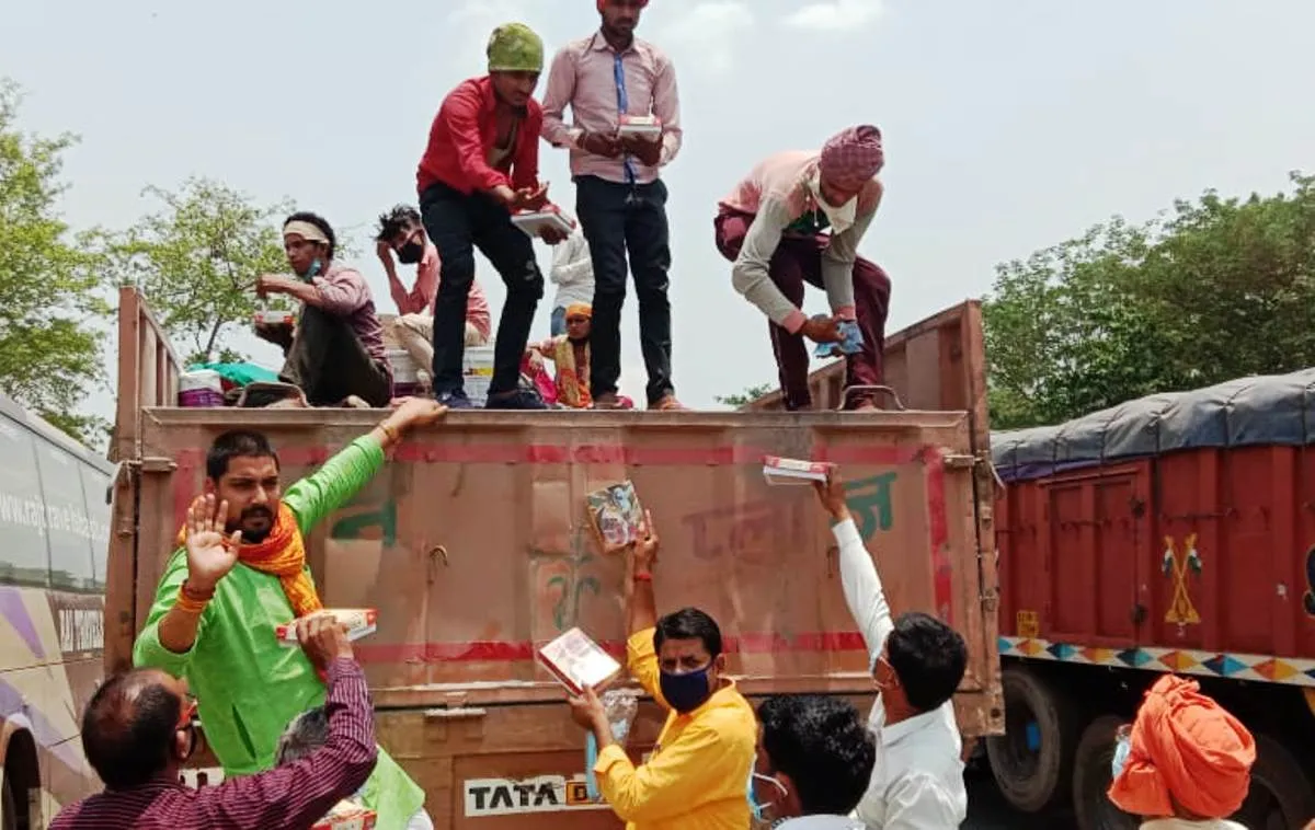 प्रवासी श्रमिकों के लिये सदर विधायक दयाराम चला रहे हैं मोदी किचन