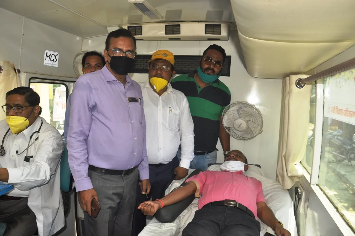 रोटरी की पहल पर 35 लोगों ने किया रक्तदान