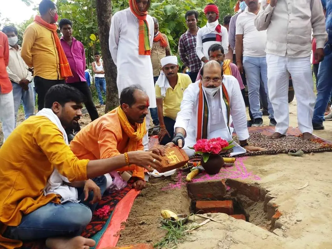 विधायक सीए चन्द्र प्रकाश ने किया सड़क का भूमि पूजन