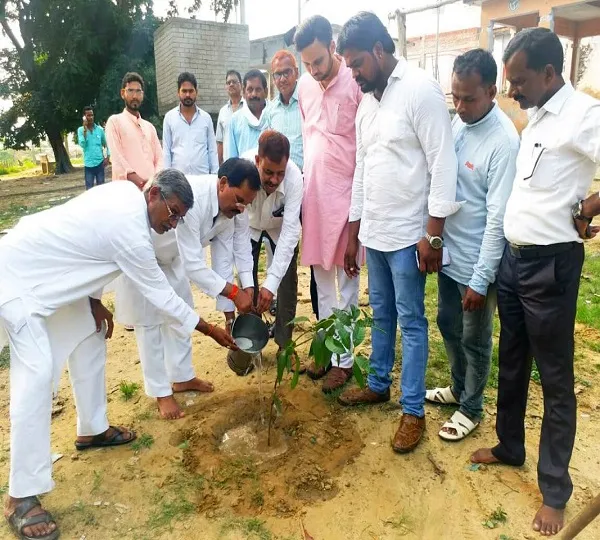 भाजपा ने वृद्धा आश्रम में चलाया स्वच्छता अभियान