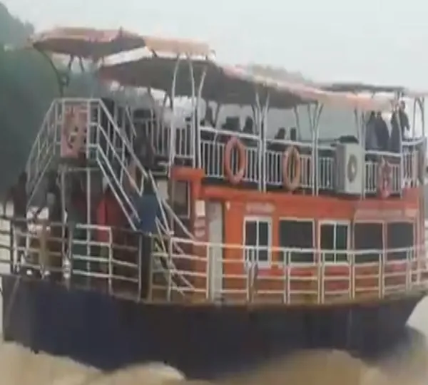 गोदावरी में नाव पलटी : 12 की मौत, 30 गायब; 10 लाख के मुआवजे का ऐलान