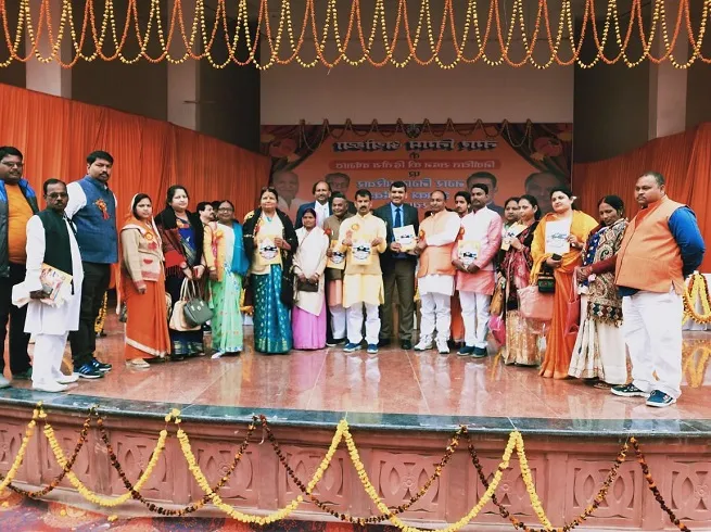 Ayodhya नगर निगम के मेयर ने दिया अयोध्या की गलियों के कायाकल्प होने का मंत्र