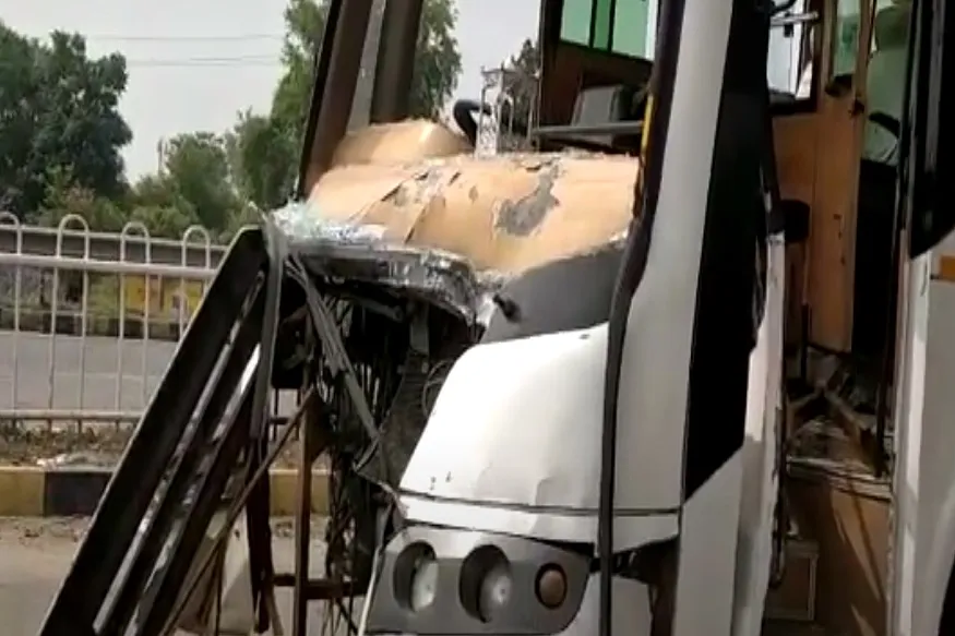 श्रमिकों को लेकर जयपुर से बिहार जा रही बस का बस्ती में एक्सीडेंट