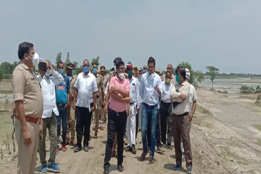 डीएम और एसपी ने की केशवपुर बांध की जांच, कहा- एक हफ्ते के अंदर पूरा करें काम