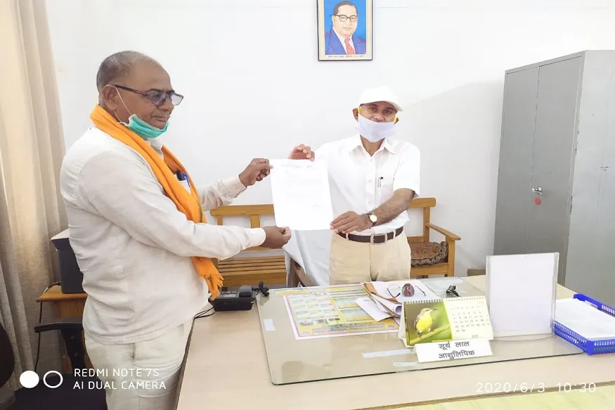 फीस, बिजली, ब्याज माफी समेत 4 सूत्रीय मांगों को लेकर एसएलएफ ने सौंपा ज्ञापन