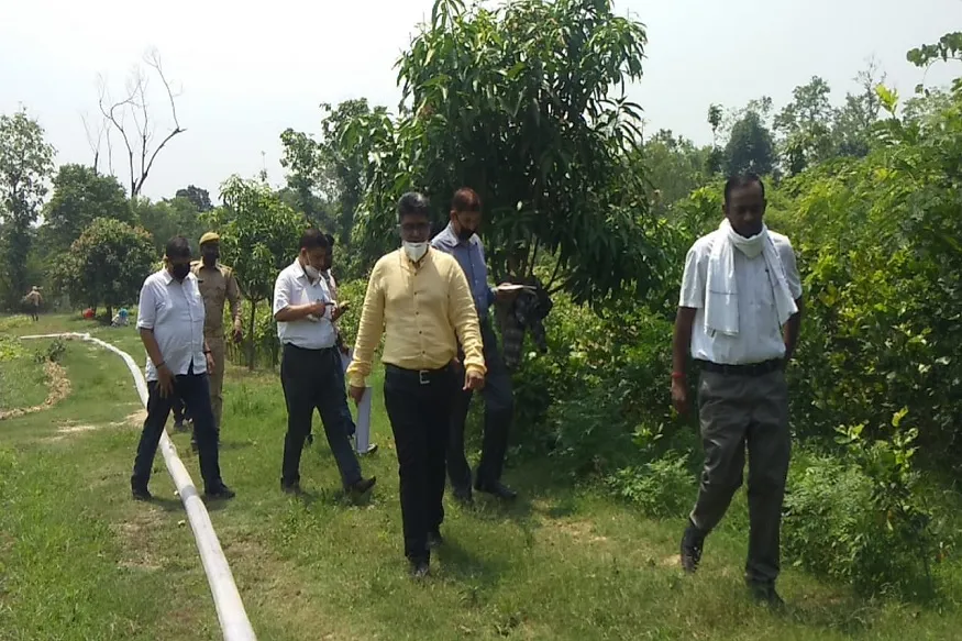 DM आशुतोष निरंजन ने वन विभाग की गायघाट स्थित नर्सरी का किया निरीक्षण