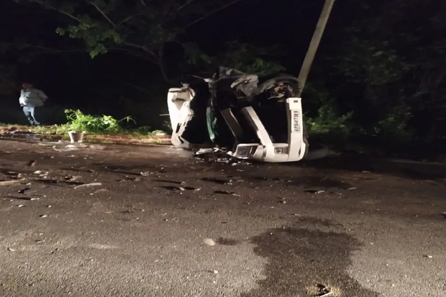 बस्ती डुमरियागंज रोड पर भीषण सड़क हादसा, 3 गंभीर रूप से घायल