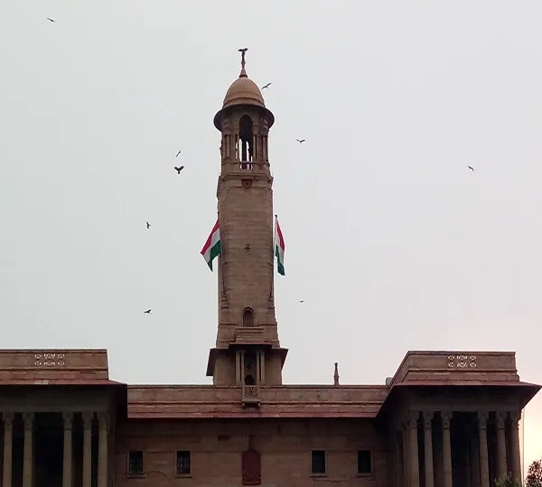 OPINION : सांसदों के भत्तों पर क्यों नहीं लगता Tax?