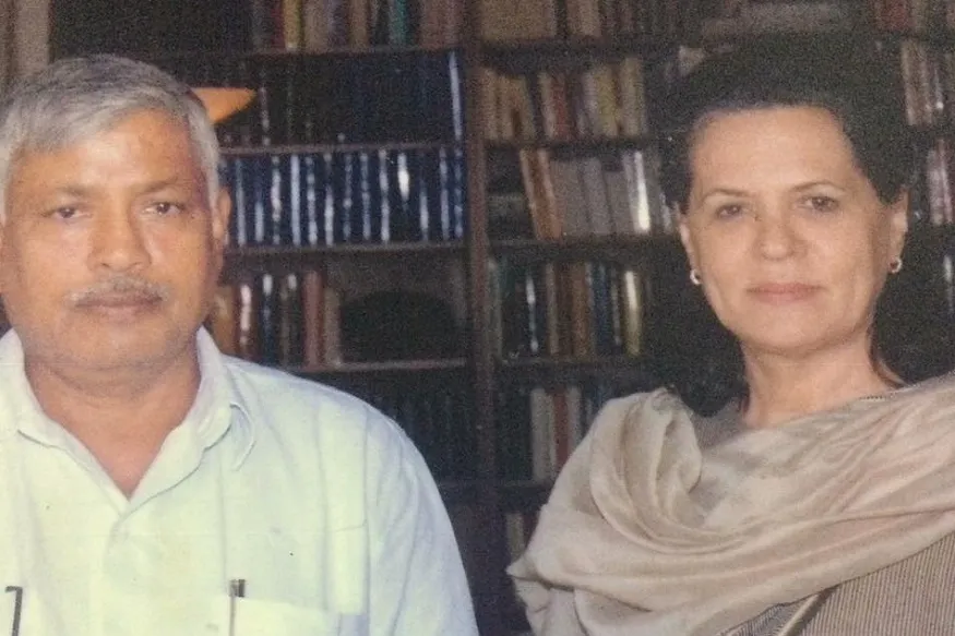 कांग्रेस के पूर्व विधायक ईश्वर चंद्र शुक्ल का निधन, प्रियंका ने जताया दुःख