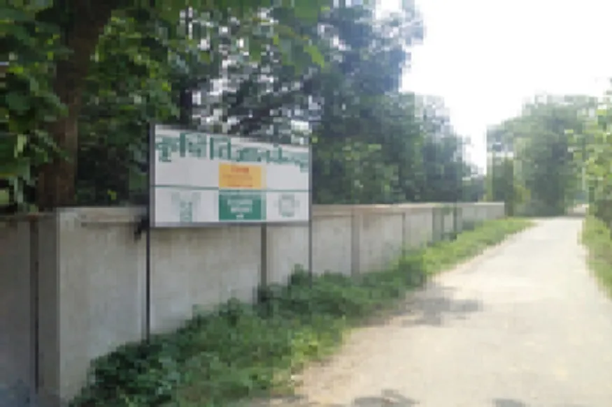बंजरिया फार्म के बाउन्ड्रीवाल के निर्माण में मानकों की अनदेखी बनेगी मुसीबत