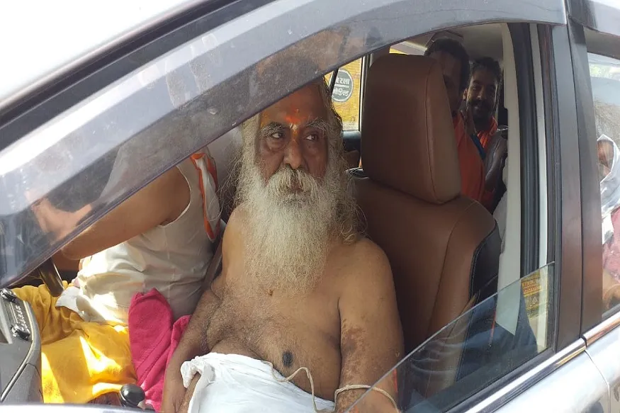 28 साल बाद राम लला के दर्शन को पहुंचे महंत नृत्य गोपाल दास महाराज, कहा- राम मंदिर का निर्माण शुरू हुआ