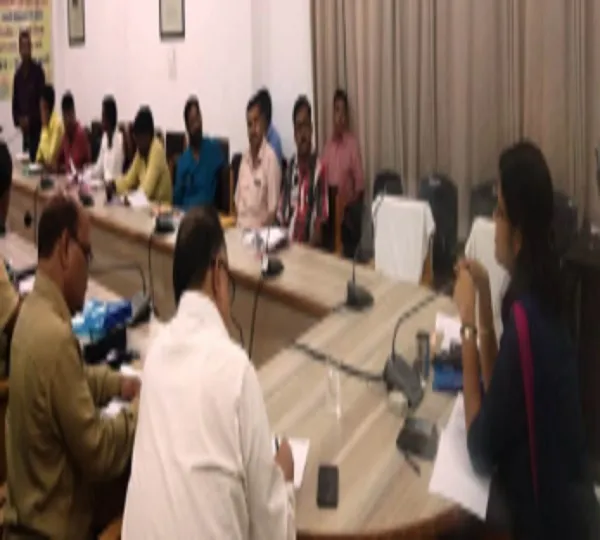 निर्माण कार्यो में खामिया मिली तो जिम्मेदार जायेंगे जेल- डीएम बस्ती