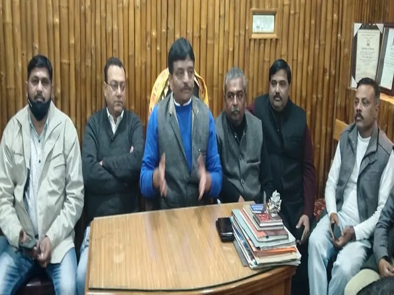 अयोध्या में व्यापारी वर्ग व प्रशासन के बींच टकराहट की स्थिति