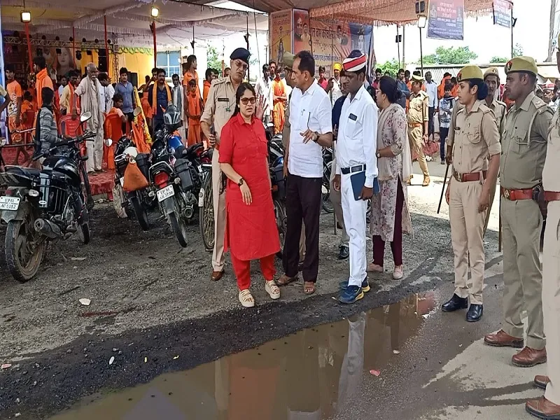 Basti Kanwar News: कावड़ यात्रा के मद्देनजर व्यवस्थाओं का डीएम ने लिया जायजा
