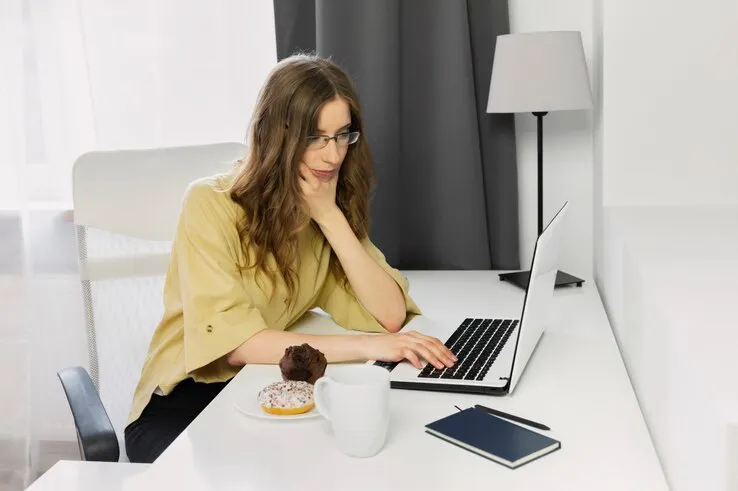 स्टडी में आया सामने-डेस्क वर्क करने वाले लोगों में ज्यादा होता है हृदय रोग, बचाव के लिए करें ये उपाय