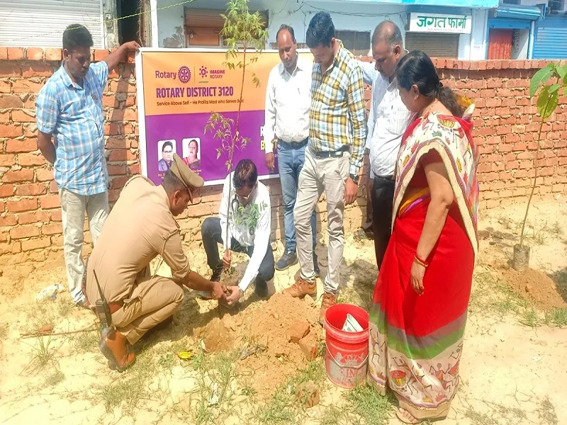 विश्व जनसंख्या दिवस पर रोटरी क्लब ग्रेटर ने रोपे पौध, दिया संदेश