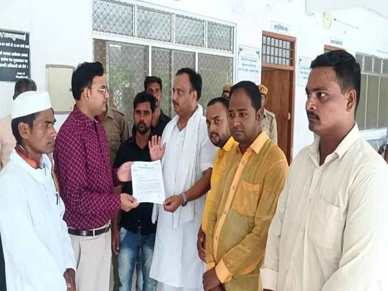 सर्राफा व्यापारी की लूट, हत्या मामले में कांग्रेस ने सौेंपा ज्ञापन