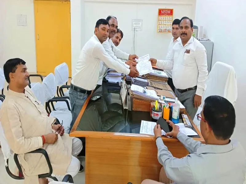 सफाई कर्मचारी संघ पदाधिकारियों से तीन विन्दुओं पर हुई वार्ता