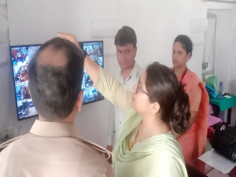 Basti News: बीएड प्रवेश परीक्षा के दौरान डीएम व पुलिस अधीक्षक ने किया निरीक्षण