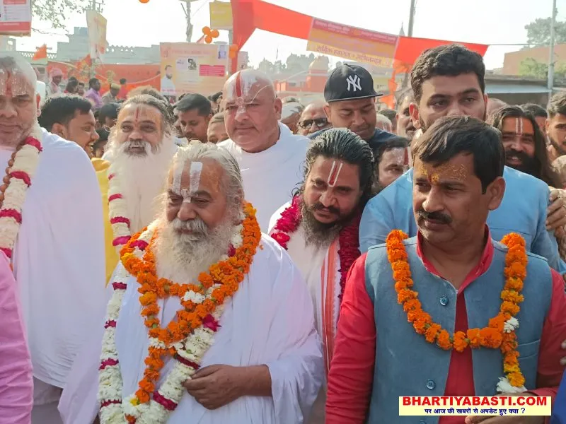 Ayodhya News: नव संवत्सर पर हजारों संतों ने की रामकोट की परिक्रमा