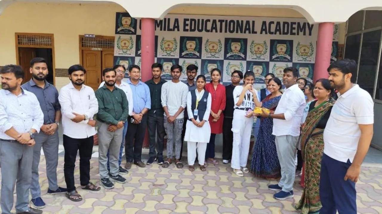 CBSE 12वीं रिजल्ट 2025: उर्मिला एजुकेशनल एकेडमी के छात्रों ने लहराया सफलता का परचम, शिक्षकों ने बढाया हौसला