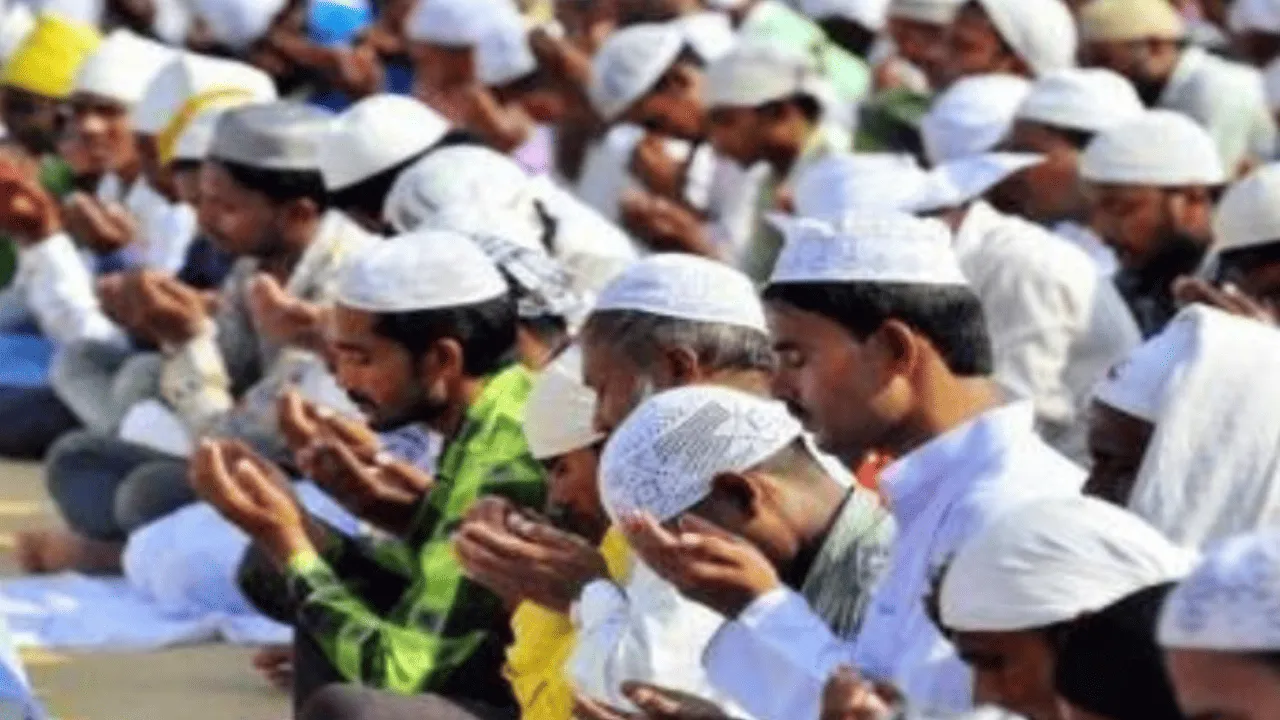 यूपी में सड़क पर नहीं होगी नमाज, अधिकारियों को निर्देश