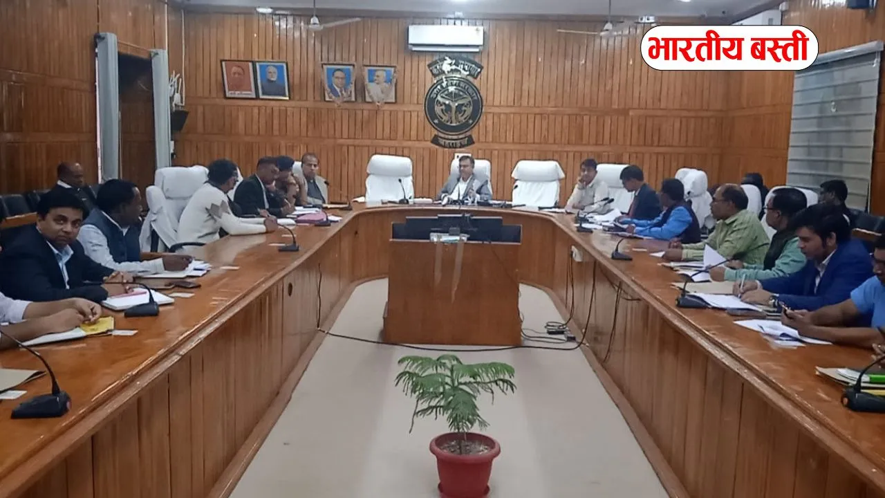 यूपी के इस जिले में CMIS समीक्षा में 1086 कार्यों की स्थिति पर डीएम ने जताई नाराजगी