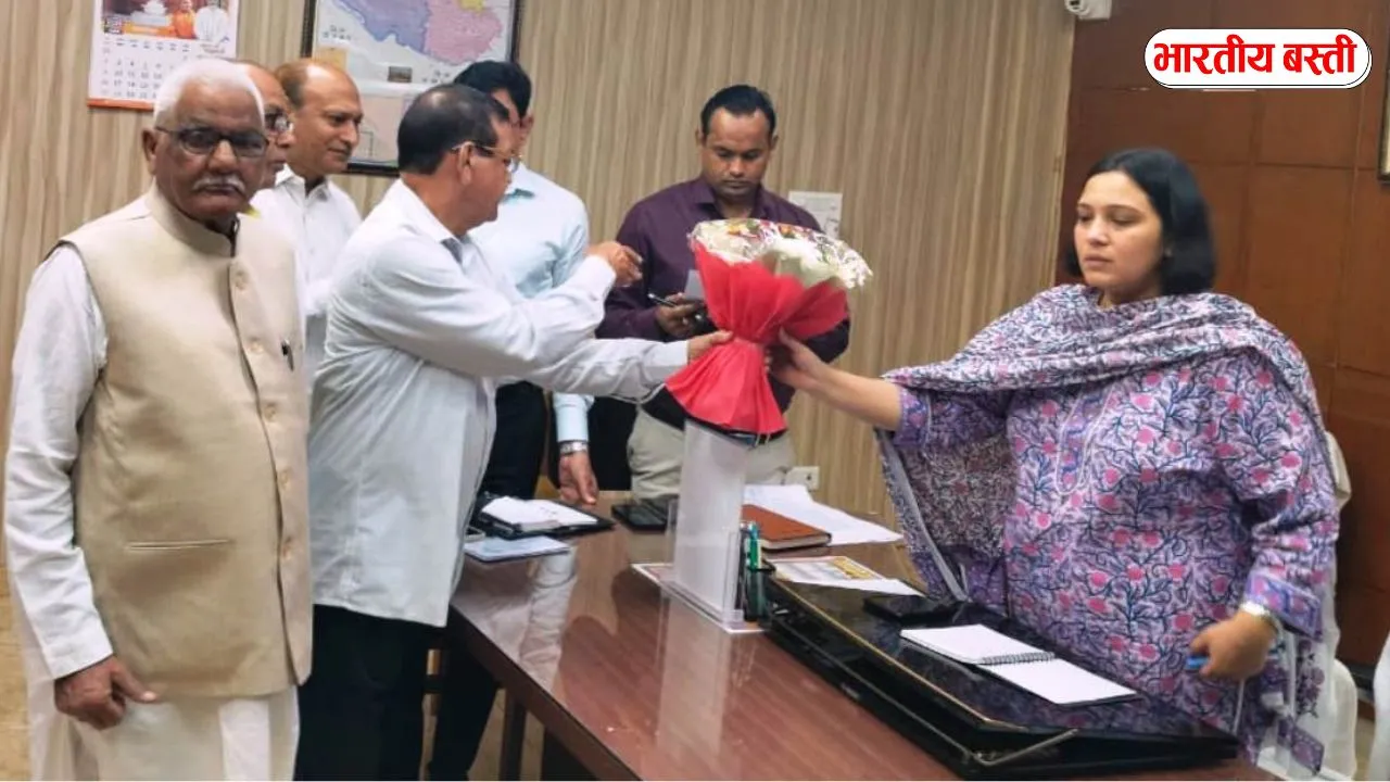 सेवानिवृत्त कर्मचारियों ने डीएम बस्ती से की मुलाकात, रखीं अपनी समस्याएं