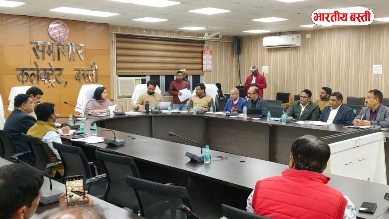 बस्ती DM ने अधिकारियों को चेताया, आईजीआरएस शिकायतों में ढिलाई बर्दाश्त नहीं