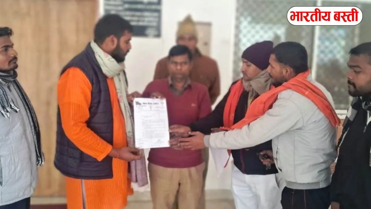 बस्ती में कड़ाके की ठंड से गोवंश पर संकट, शिवसेना UBT ने DM को सौंपा ज्ञापन