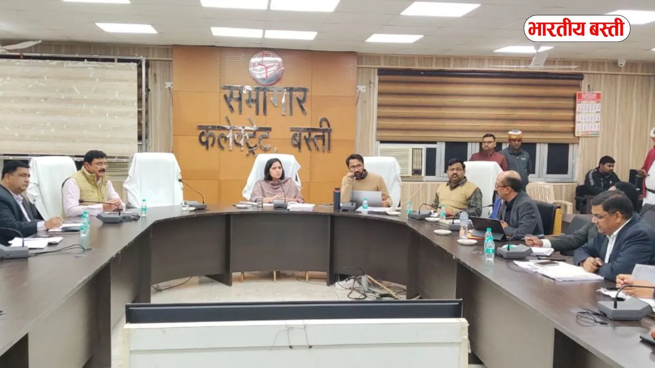 बस्ती में अधिकारियों को निर्देश, राजस्व और कर मामलों की समीक्षा