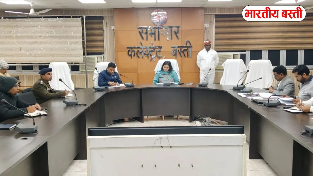 बस्ती में आधार नामांकन पर DM नाराज़, बच्चों और वयस्कों का आधार बनवाने के दिए सख्त निर्देश